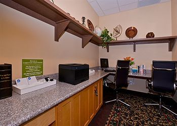 Hotel Comfort Suites Airport