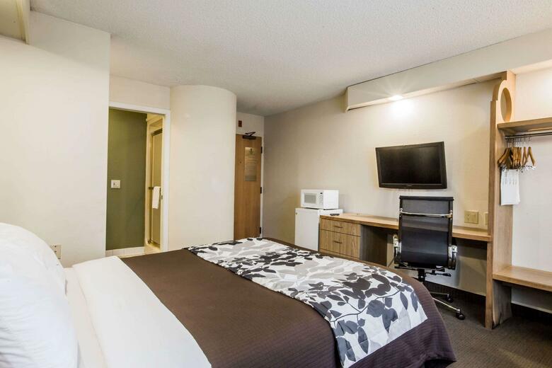 Hotel Sleep Inn At Six Flags