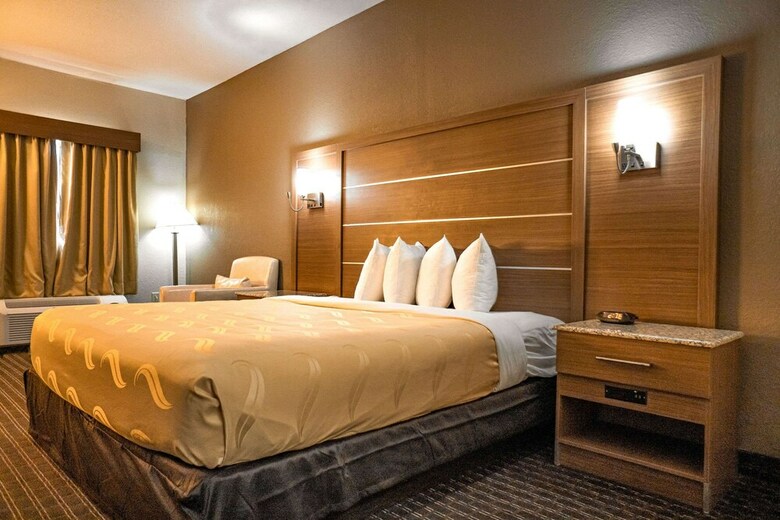 Hotel Quality Inn & Suites At Six Flags