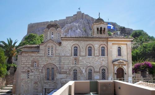 Villa Tripodon Plaka | In The Shade Of Acropolis