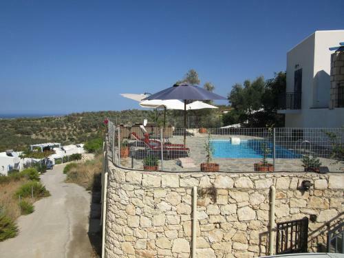 Cozy Villa In Agia Triada With Pool And Deckchair