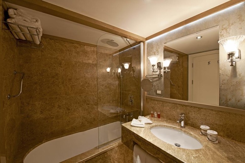 Hotel Ramada By Wyndham Istanbul Asia