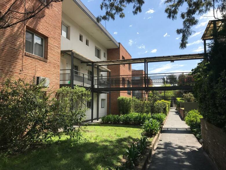 Apartamento En Country, Hosp/univ. Austral
