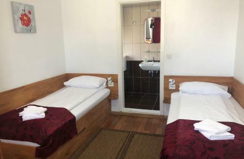 Hostal Pension Rote Rosen
