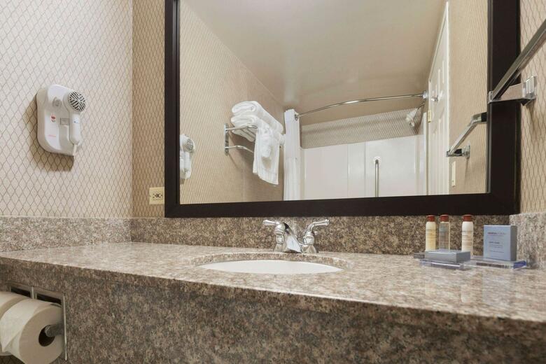 Hotel Wingate By Wyndham Schaumburg / Convention Center