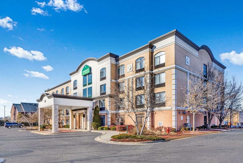 Hotel Wingate By Wyndham Schaumburg / Convention Center