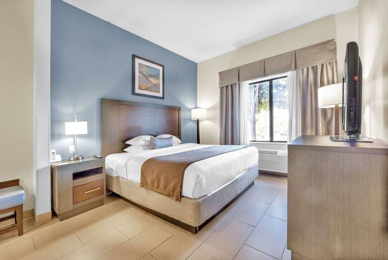 Hotel Wingate By Wyndham Schaumburg / Convention Center