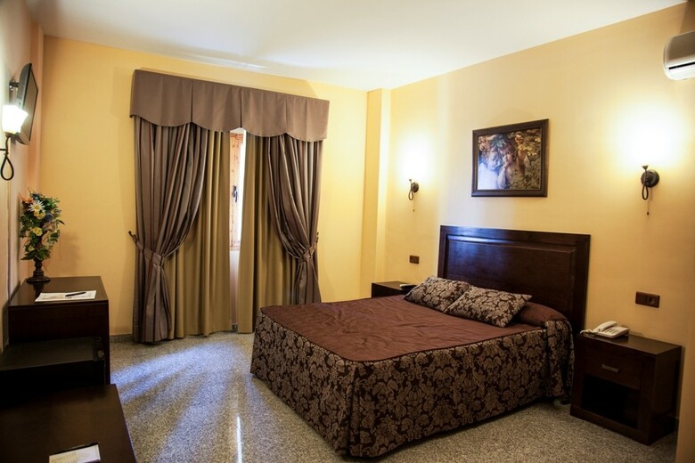 Hotel Plaza Del Castillo