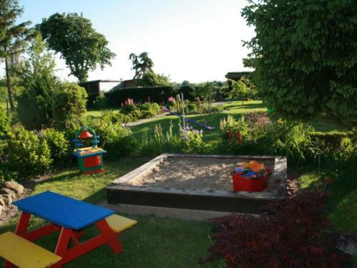 Cozy Apartment In Robertsdorf With Garden