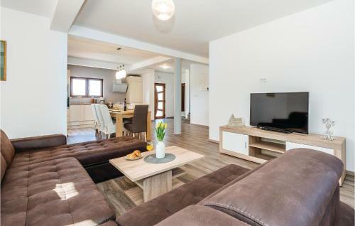 Four-bedroom Holiday Home In Bilice