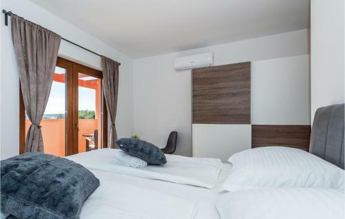 Four-bedroom Holiday Home In Bilice