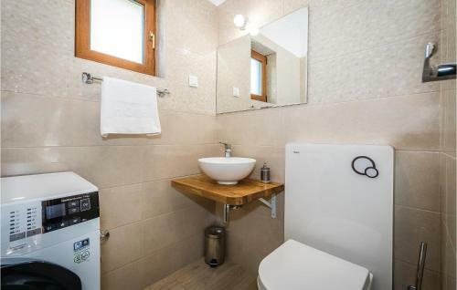 Four-bedroom Holiday Home In Bilice