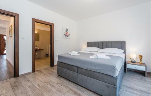 Four-bedroom Holiday Home In Bilice
