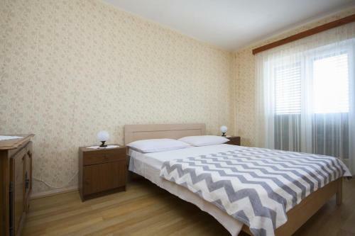 Apartment Brodarica 5736a