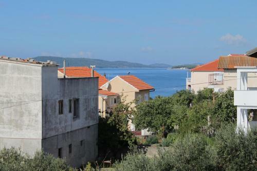 Apartment Brodarica 5736a