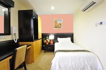 Hotel Hallmark Crown