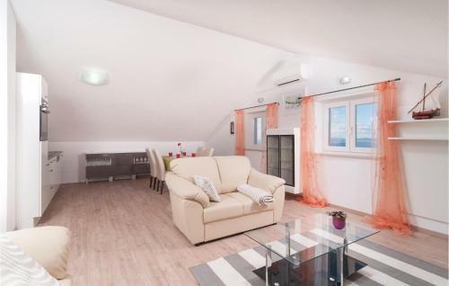 Five-bedroom Holiday Home In Donji Humag