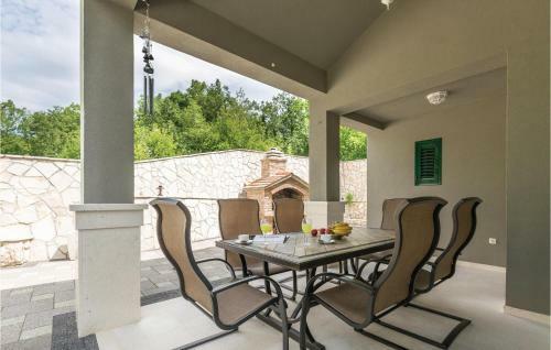 Four-bedroom Holiday Home In Zagvozd