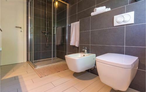 Four-bedroom Holiday Home In Zagvozd