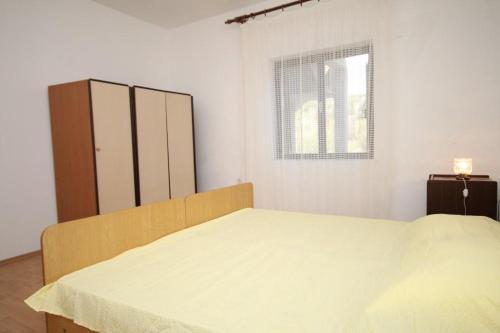 Apartment Metajna 6466g