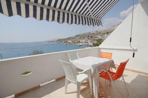 Apartment Metajna 6466a