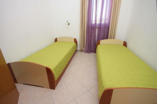 Apartments With A Parking Space Caska (pag) - 4089