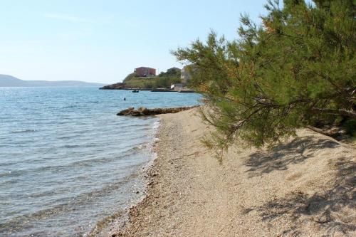 Hostal Triple Room Metajna 3305e