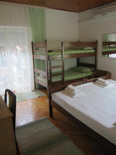 Hostal Rooms With A Parking Space Starigrad (paklenica) - 11452