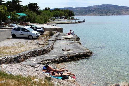 Hostal Rooms With A Parking Space Starigrad (paklenica) - 11452