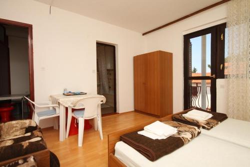 Apartments With A Parking Space Starigrad (paklenica) - 6431