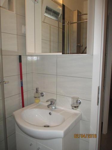 Apartments With Wifi Necujam (solta) - 12500