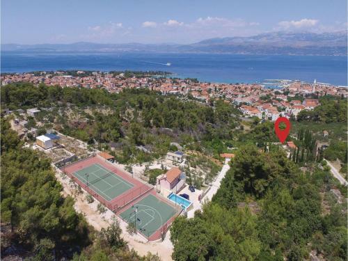 Four-bedroom Holiday Home In Supetar