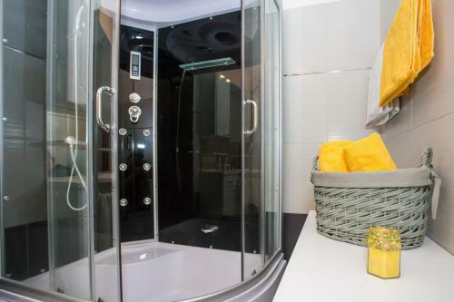 Villa Leon, Wonderful Family Apartment With Pool