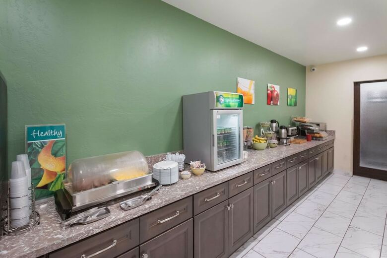 Hotel Quality Inn & Suites Airport West