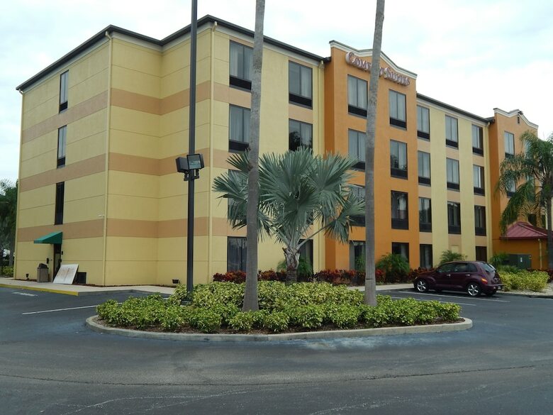 Hotel Comfort Suites