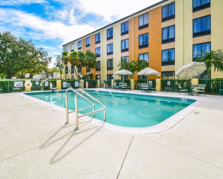 Hotel Comfort Suites