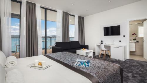 Marina Baoti? Apartments