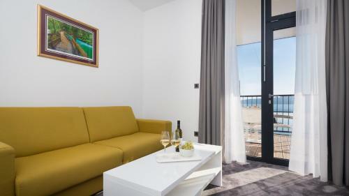 Marina Baoti? Apartments