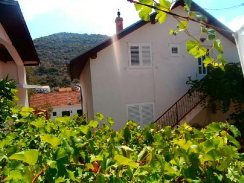 Trpanj Apartment Sleeps 9