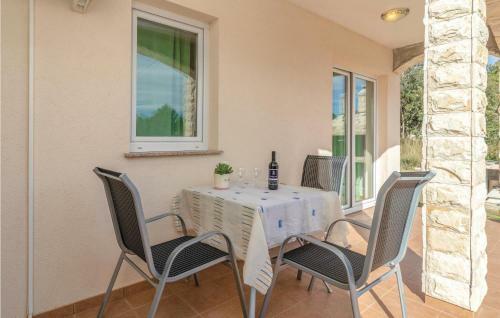 Two-bedroom Apartment In Ugljan