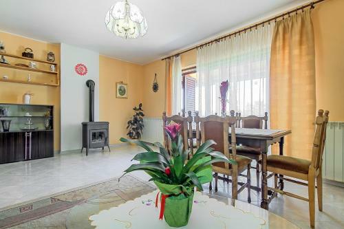 Eva House With Apartment