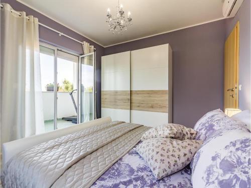 Three-bedroom Holiday Home In Radeki Polje