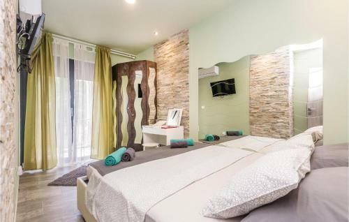 Four-bedroom Holiday Home In Vantacici