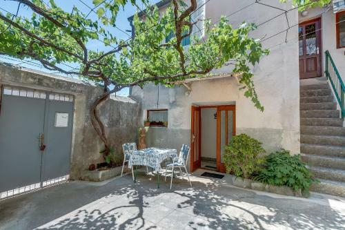 Apartments Ivna