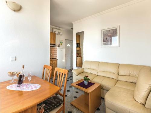 One-bedroom Apartment Makarska With Sea View 04