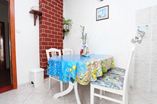 Apartments By The Sea Vinisce (trogir) - 10241