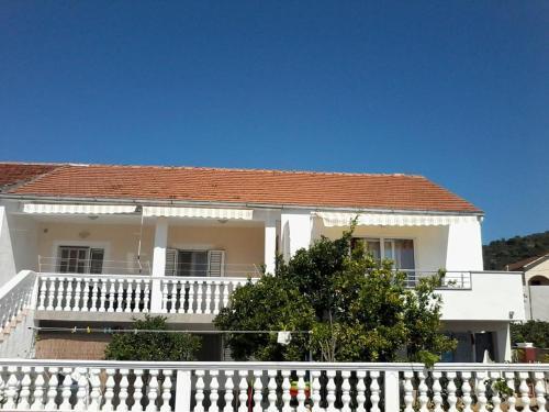 Apartments With A Parking Space Vinisce (trogir) - 12248