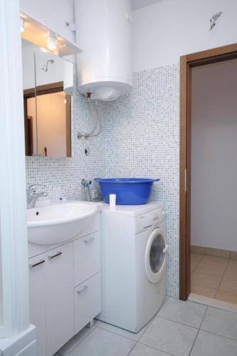 Apartments By The Sea Vinisce (trogir) - 5967
