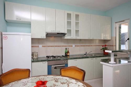 Apartments By The Sea Vinisce (trogir) - 4288