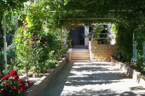 Apartments By The Sea Vinisce (trogir) - 4288